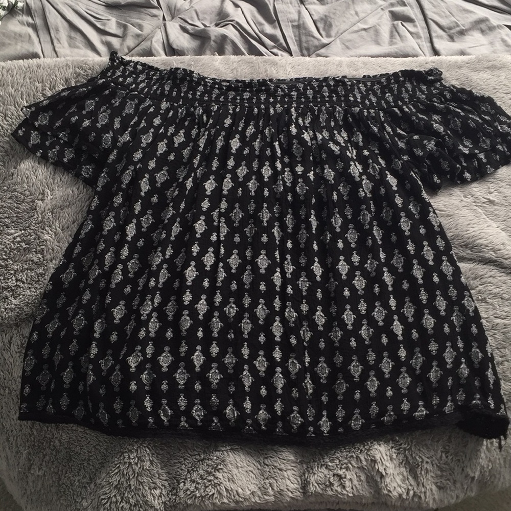 Off the shoulder, black detailed tee